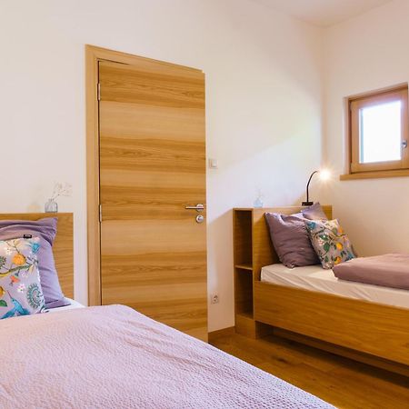 Julias Guesthouse Ora / Auer Экстерьер фото